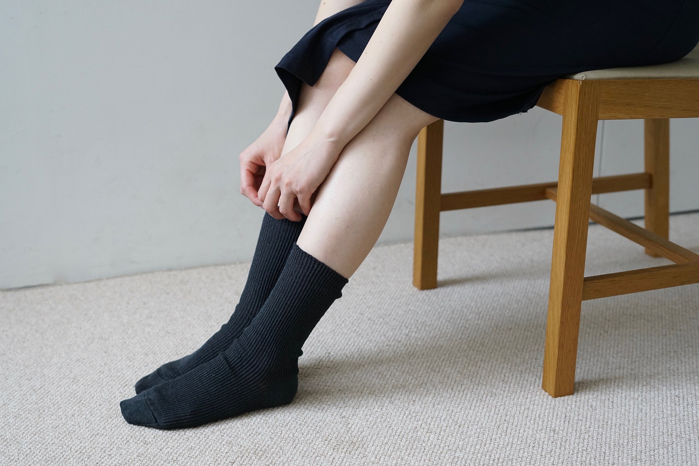 Hakne // Linen Ribbed Socks // Charcoal