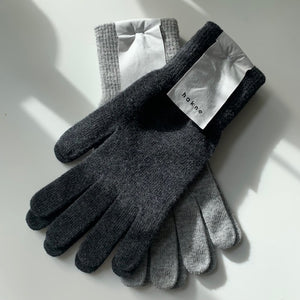 Hakne // Uruguayan Woolen Gloves // Charcoal