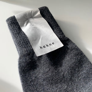 Hakne // Uruguayan Woolen Gloves // Charcoal