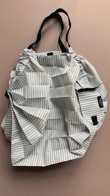 Shupatto // Folding Bag // Navy